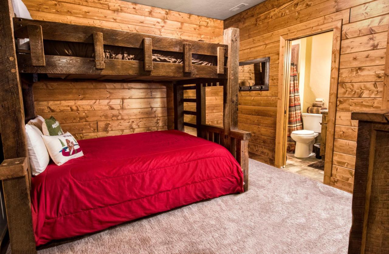 Holiday home Watermill Cove 8bed Lakefront 2 Miles To Sdc Huge Pool Branson