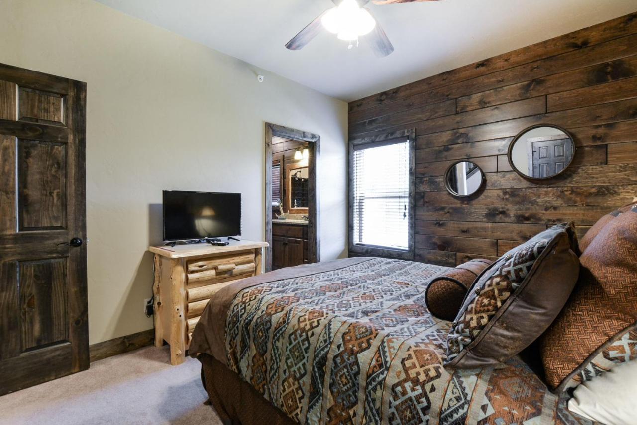 Watermill Cove Luxury Lakefront By Silver Dollar Minigolf Pool Kayaks Branson
