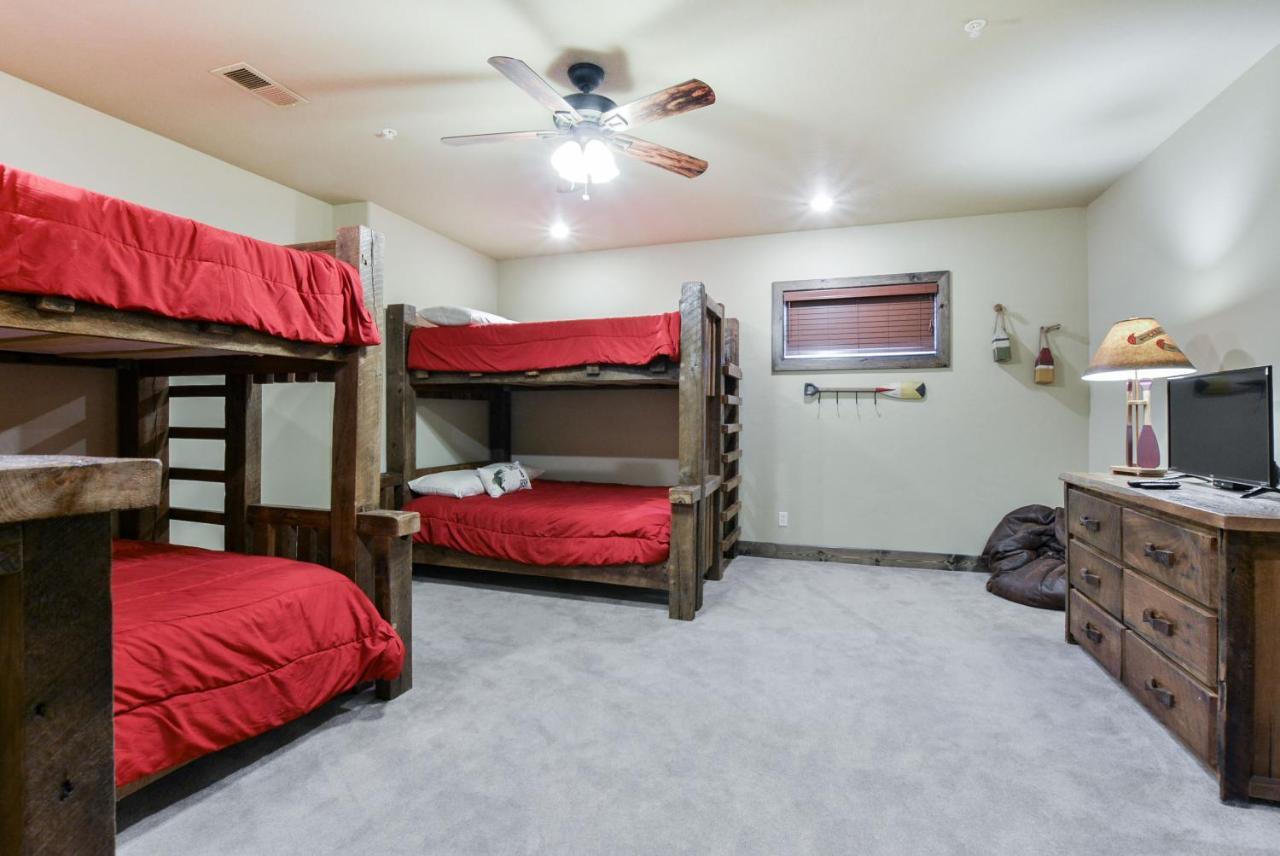 Watermill Cove Luxury Lakefront Amazing Views Lazy River Huge Pool 2mi To Sdc Holiday home Branson