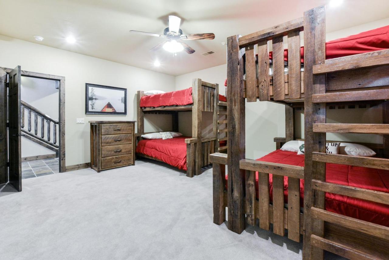 Watermill Cove Luxury Lakefront By Silver Dollar Minigolf Pool Kayaks Branson