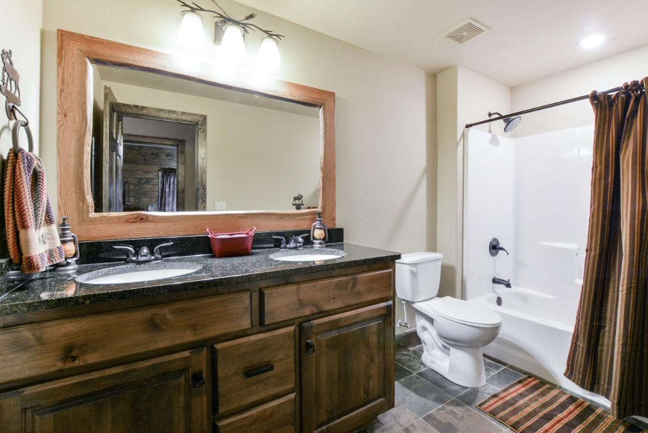 Watermill Cove Luxury Lakefront Amazing Views Lazy River Huge Pool 2mi To Sdc Holiday home Branson