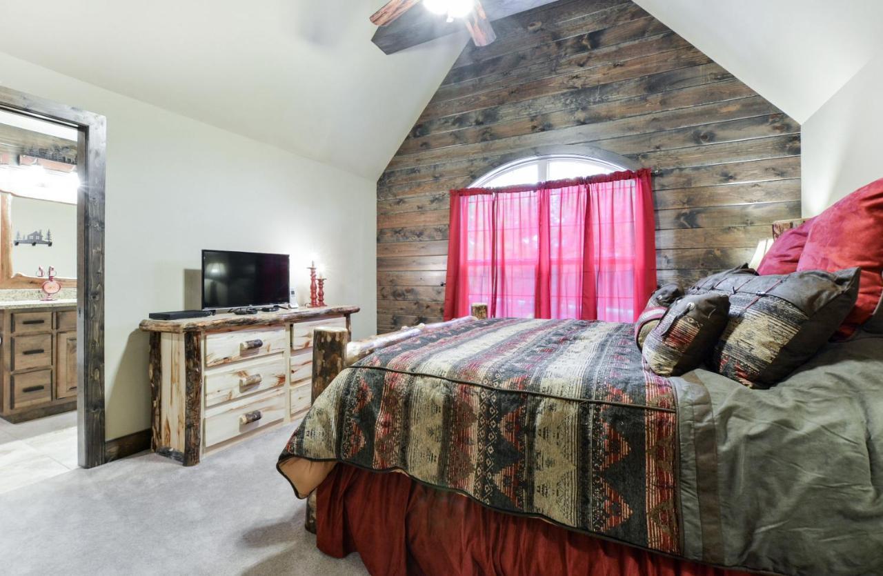 Holiday home Luxury Lakefront Huge Pool Kayaks 2mi To Silver Dollar *