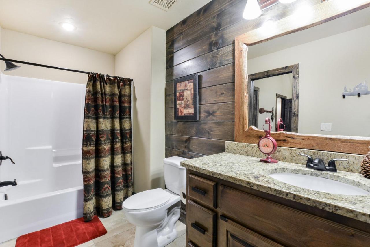 Holiday home Luxury Lakefront Minigolf Huge Pool Kayaks 2mi To Sdc Dock