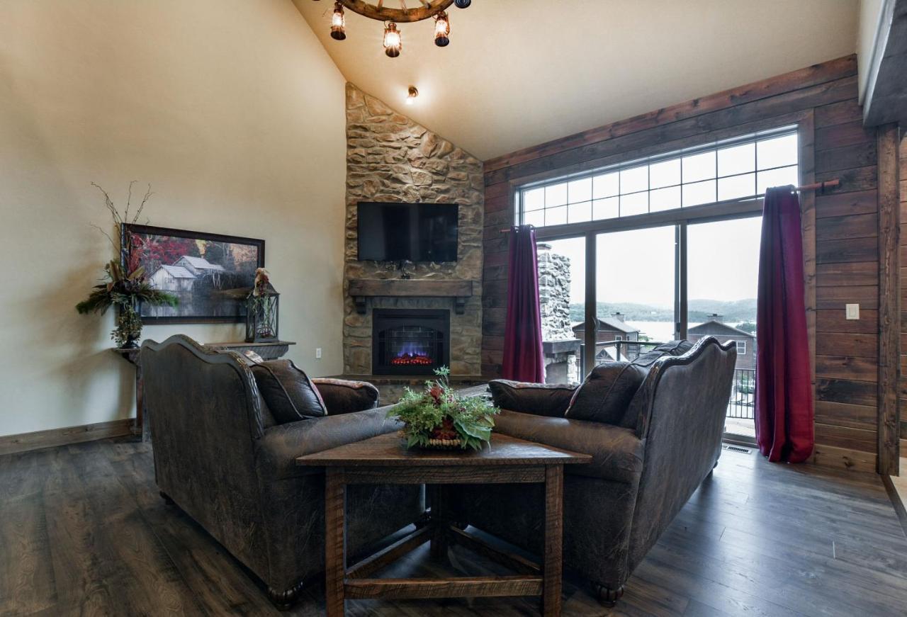 Luxury Lakefront Huge Pool Kayaks 2mi To Silver Dollar Holiday home *