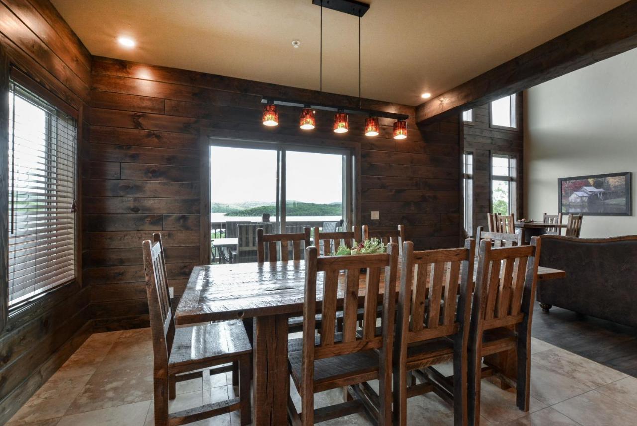 Holiday home Watermill Cove Luxury Lakefront By Silver Dollar Theatre Pool Lazy River