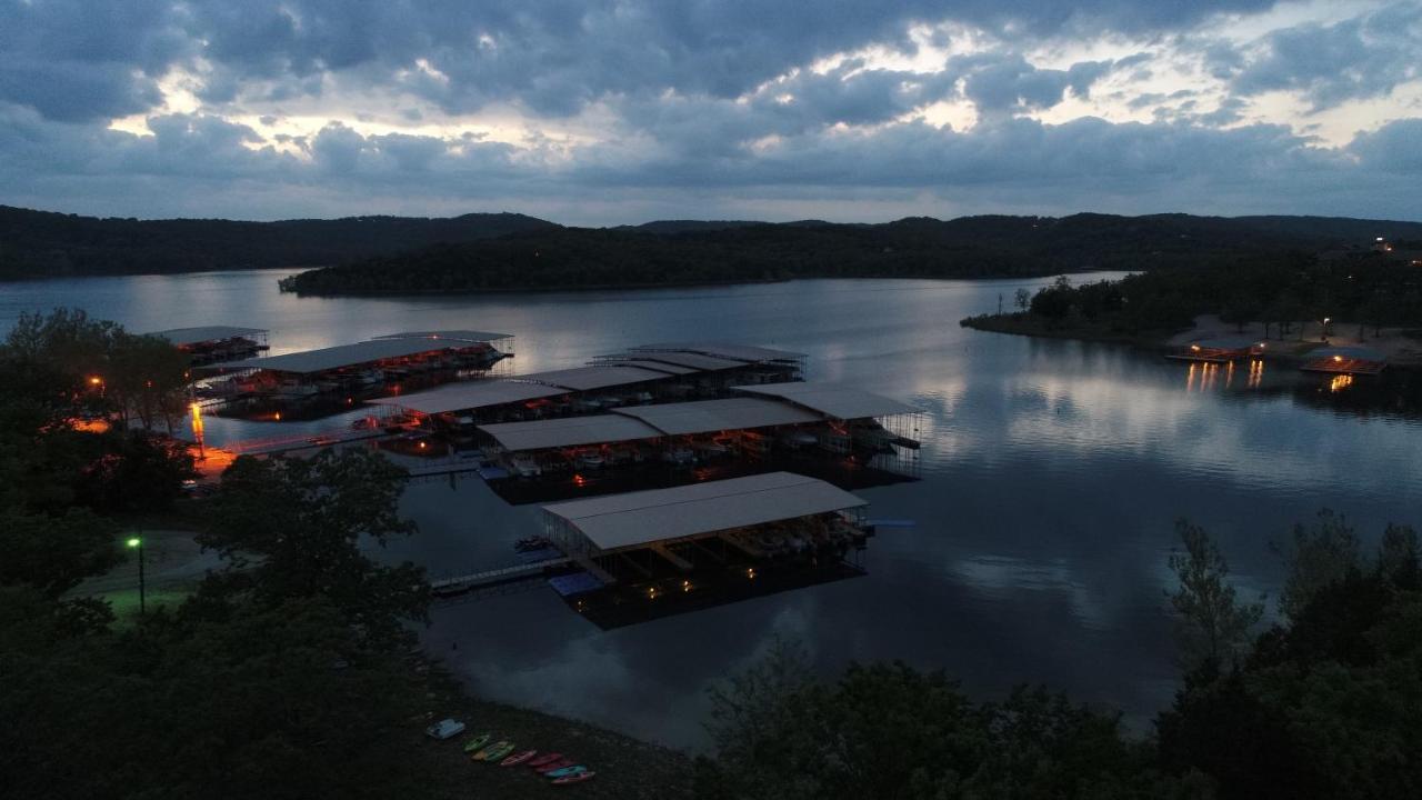 Holiday home Luxury Lakefront Huge Pool Kayaks 2mi To Silver Dollar