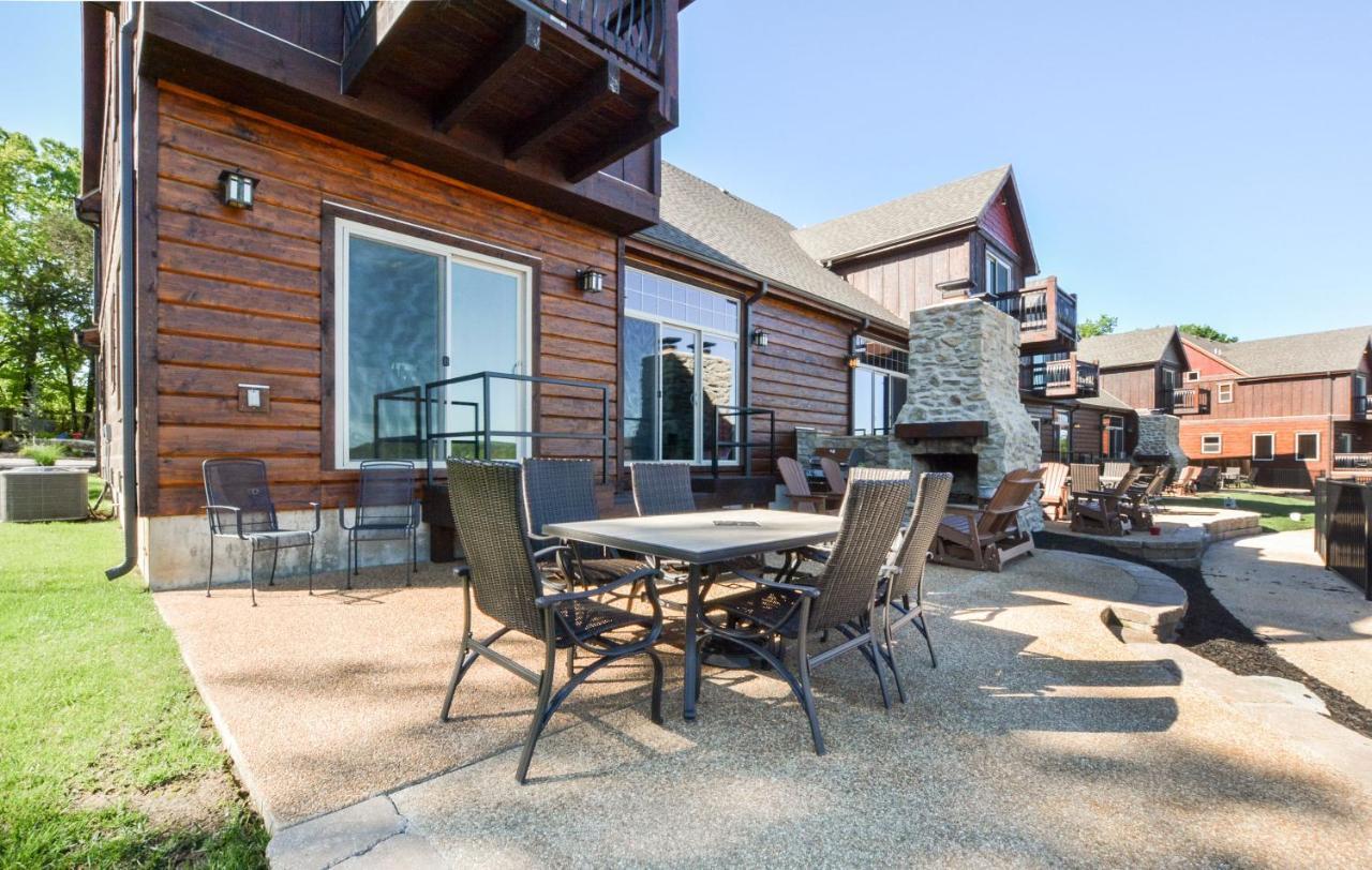 Holiday home Luxury Lakefront Huge Pool Kayaks 2mi To Silver Dollar