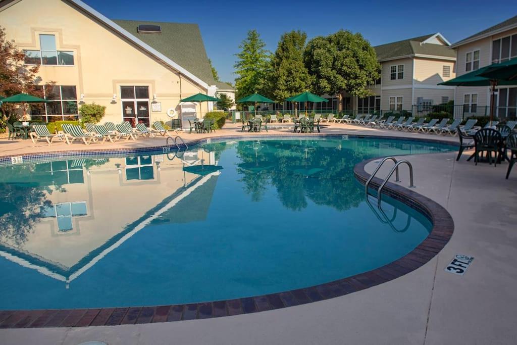 Spacious In Heart Of 2br Standard Branson