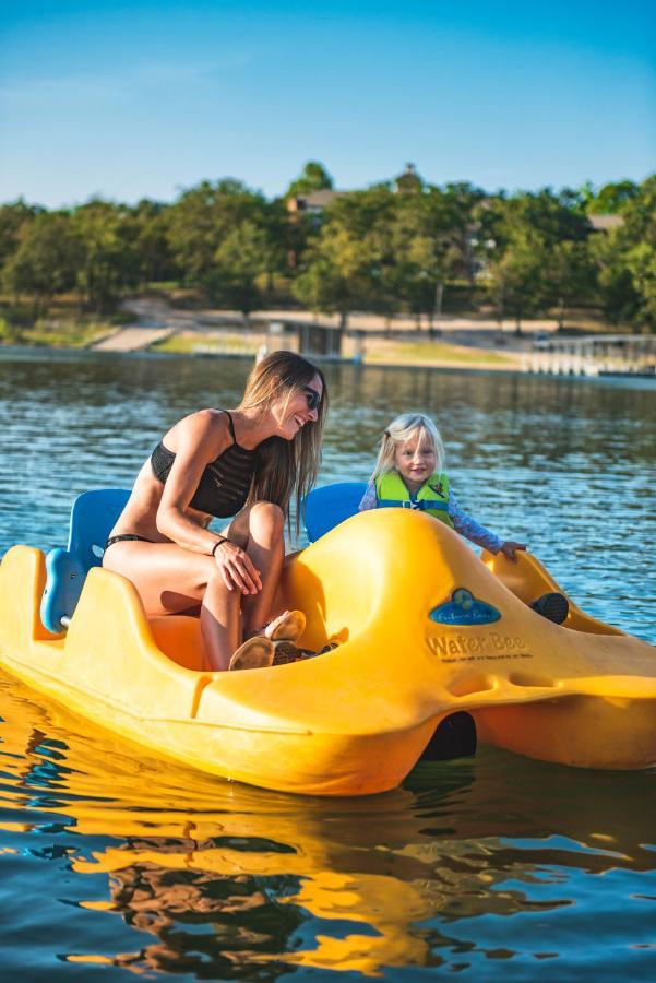 Luxury Lakefront Huge Pool Kayaks 2mi To Silver Dollar *