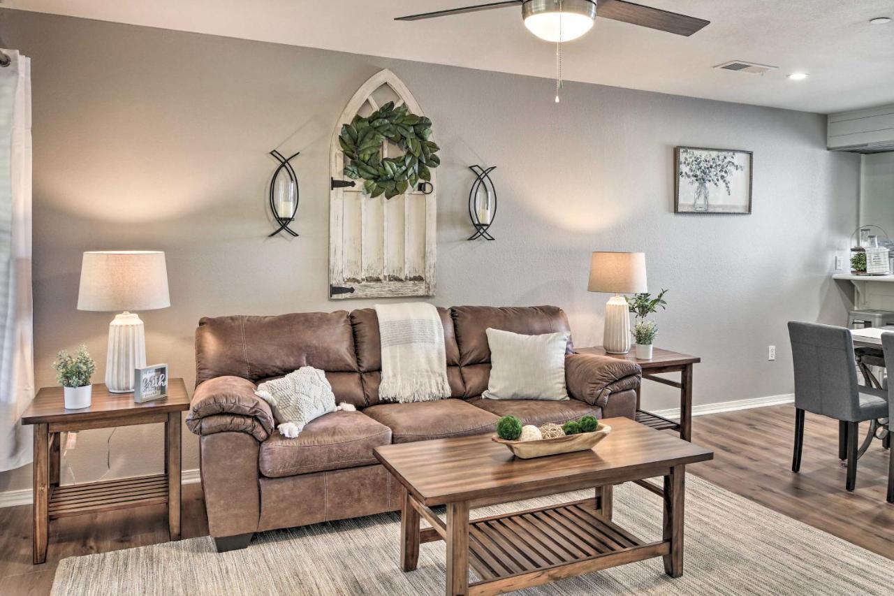 Modern Escape With Lake Taneycomo Views! Apartment Branson