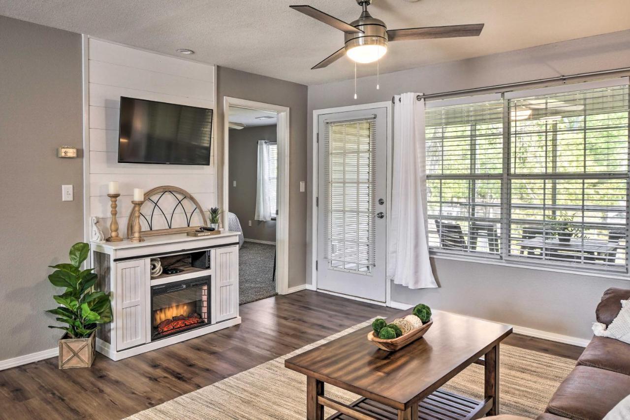 Modern Escape With Lake Taneycomo Views! Apartment *