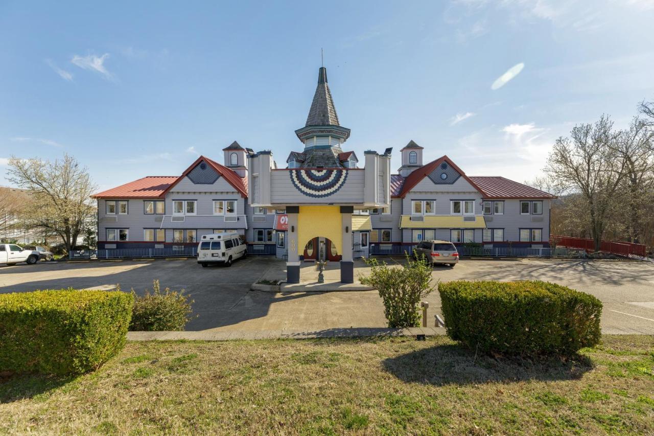 Hotel Oyo Hotel Branson Victorian Palace 2*