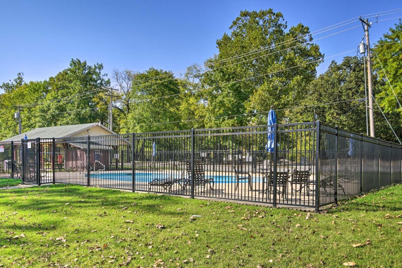 Modern Escape With Lake Taneycomo Views! Apartment *