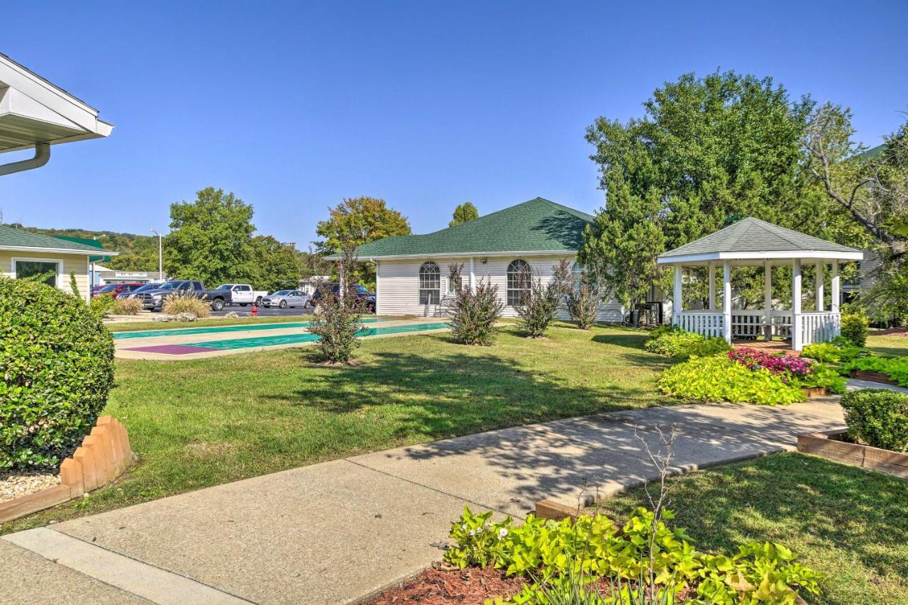 Apartment Modern Escape With Lake Taneycomo Views! *