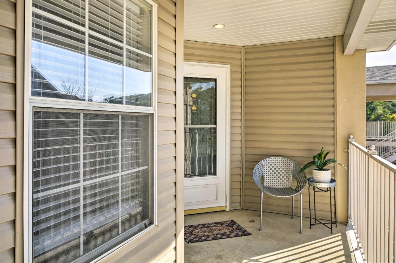 Modern Escape With Lake Taneycomo Views! Apartment