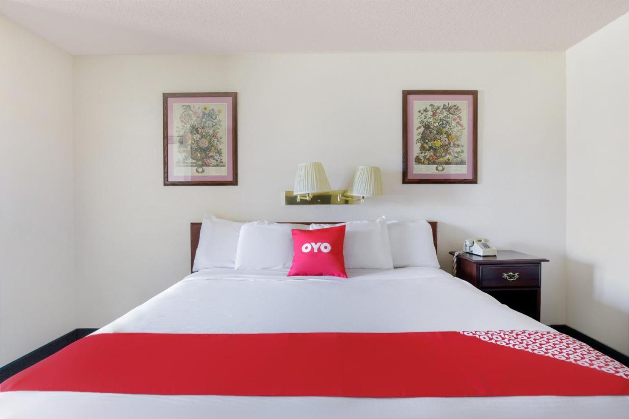 Hotel Oyo Hotel Branson Victorian Palace 2*