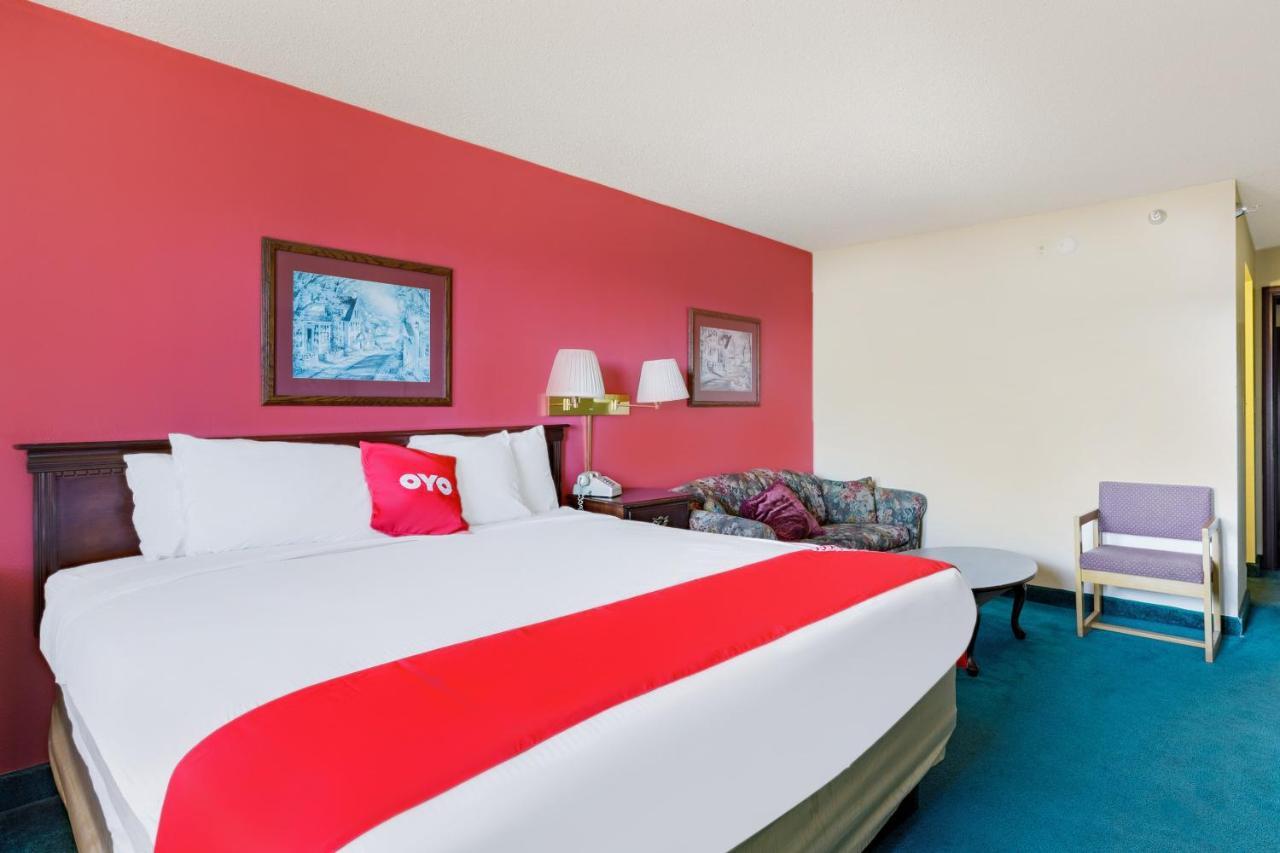 Hotel Oyo Hotel Branson Victorian Palace 2*