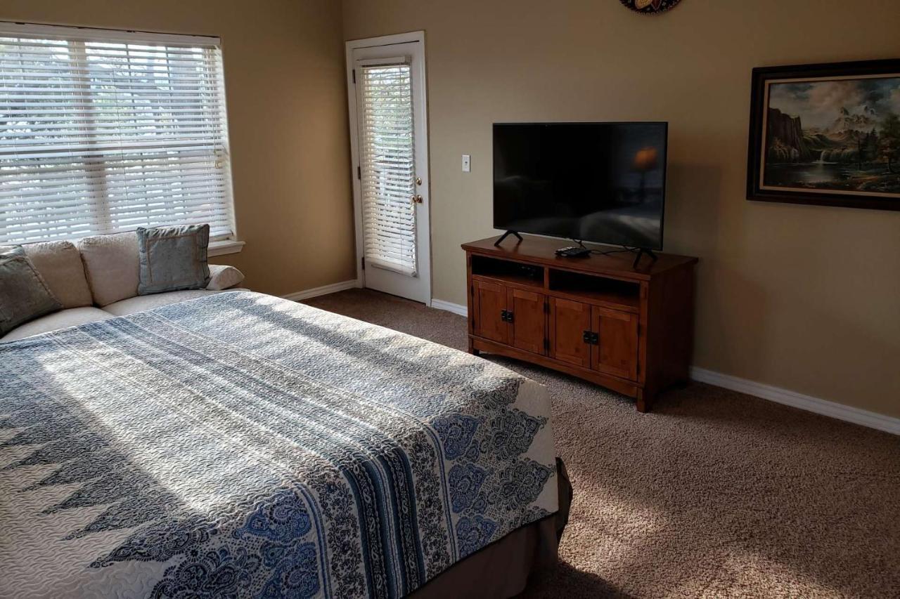 Indian Point 3 King Bedrooms Holiday home Branson