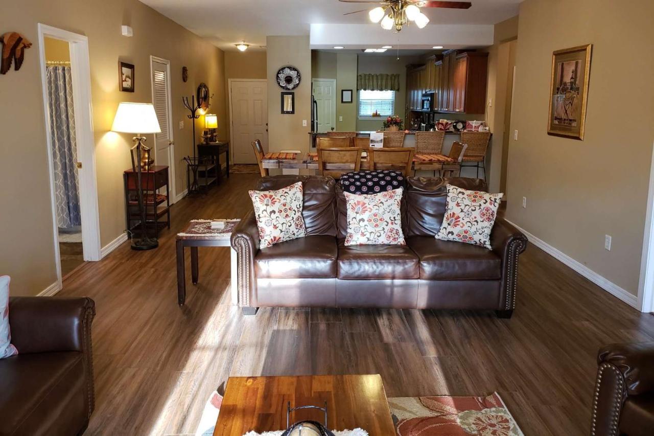 Indian Point 3 King Bedrooms Holiday home Branson