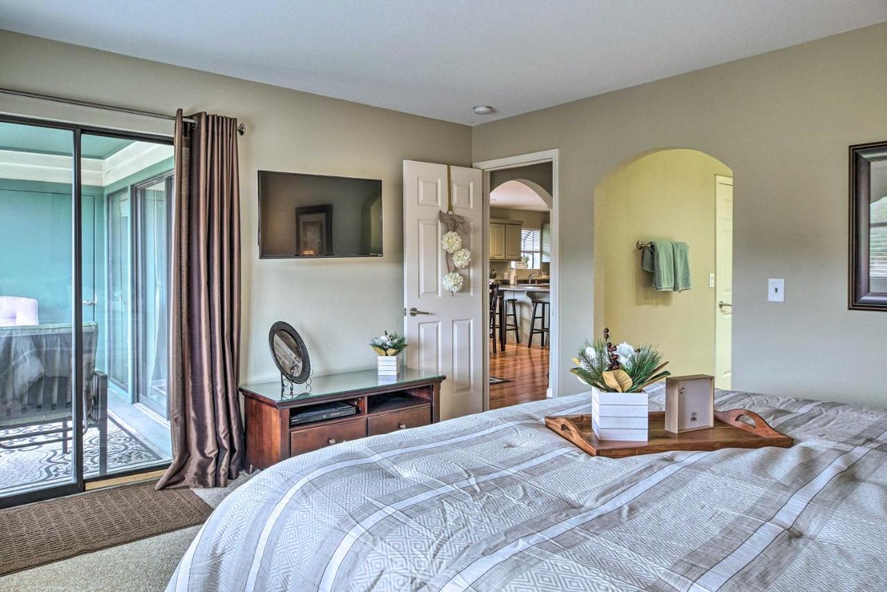 Amidst Action With Pool Access And Golf! Apartment