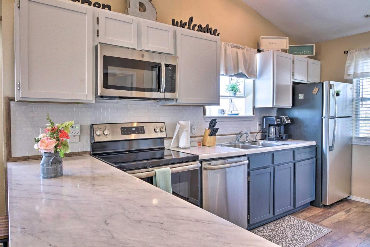 Modern Retreat With Deck And Mtn Views Near Sdc! Apartment