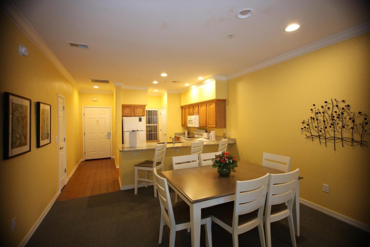 Spacious In Heart Of 2br Standard * Branson