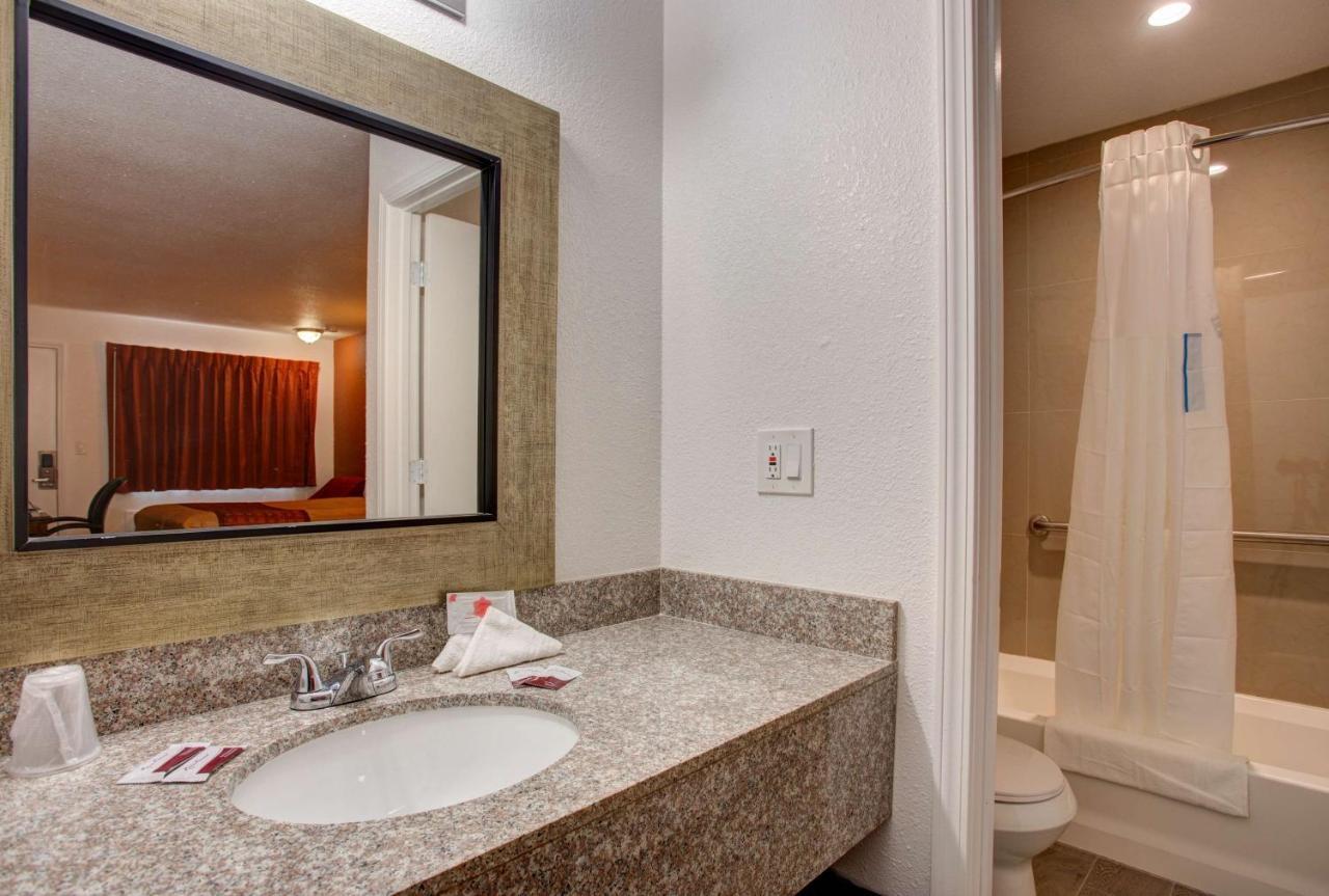 6 Branson, Mo 3* Branson