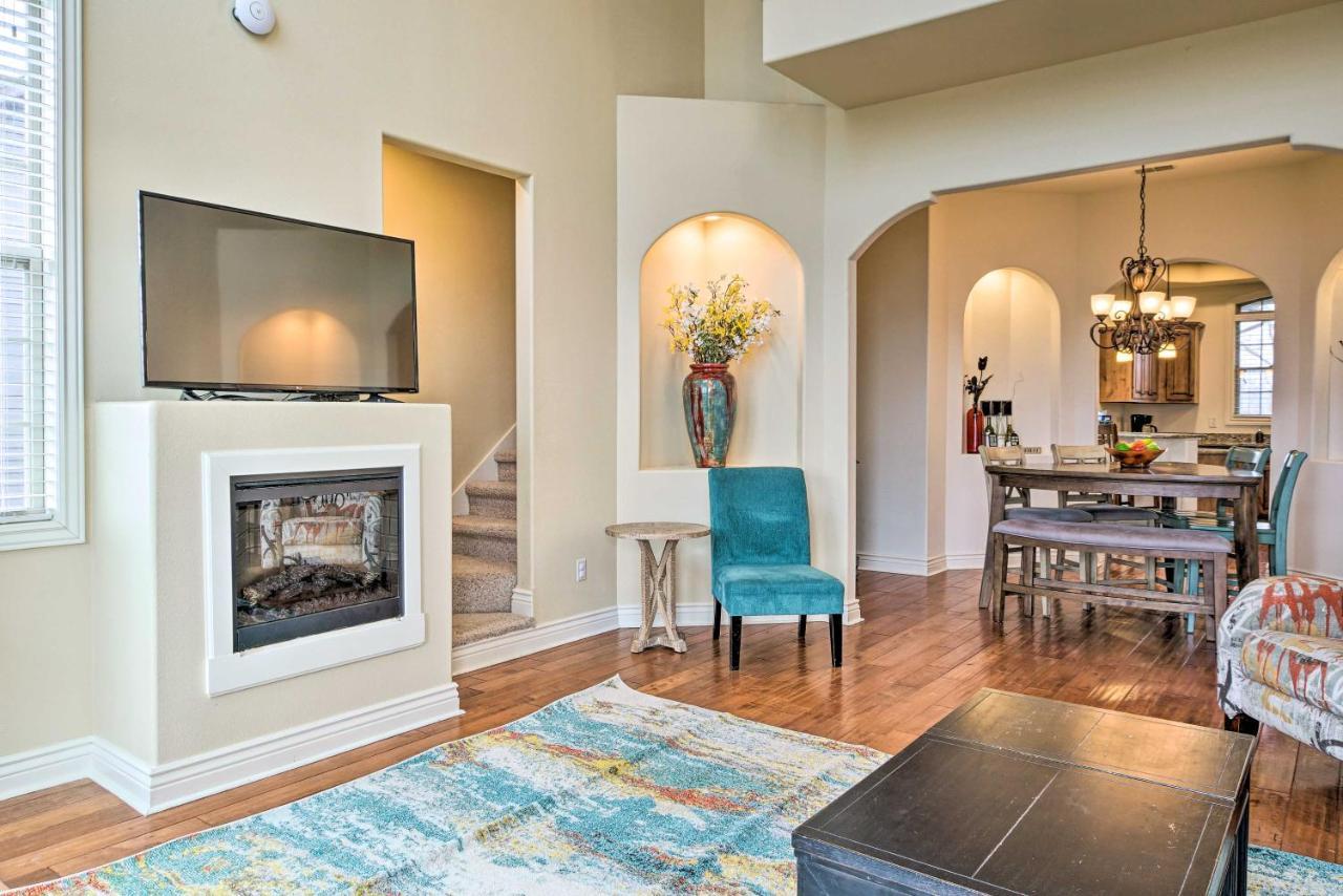 Luxe Retreat With Mtn Views And Pool Access! Apartment