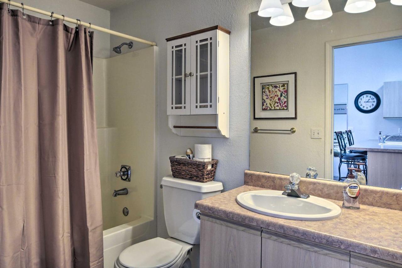 With Family Amenities, 3 Mi To Strip! Apartment Branson