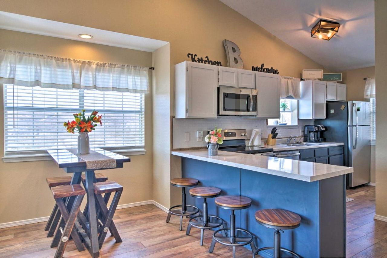 Apartment Modern Retreat With Deck And Mtn Views Near Sdc!