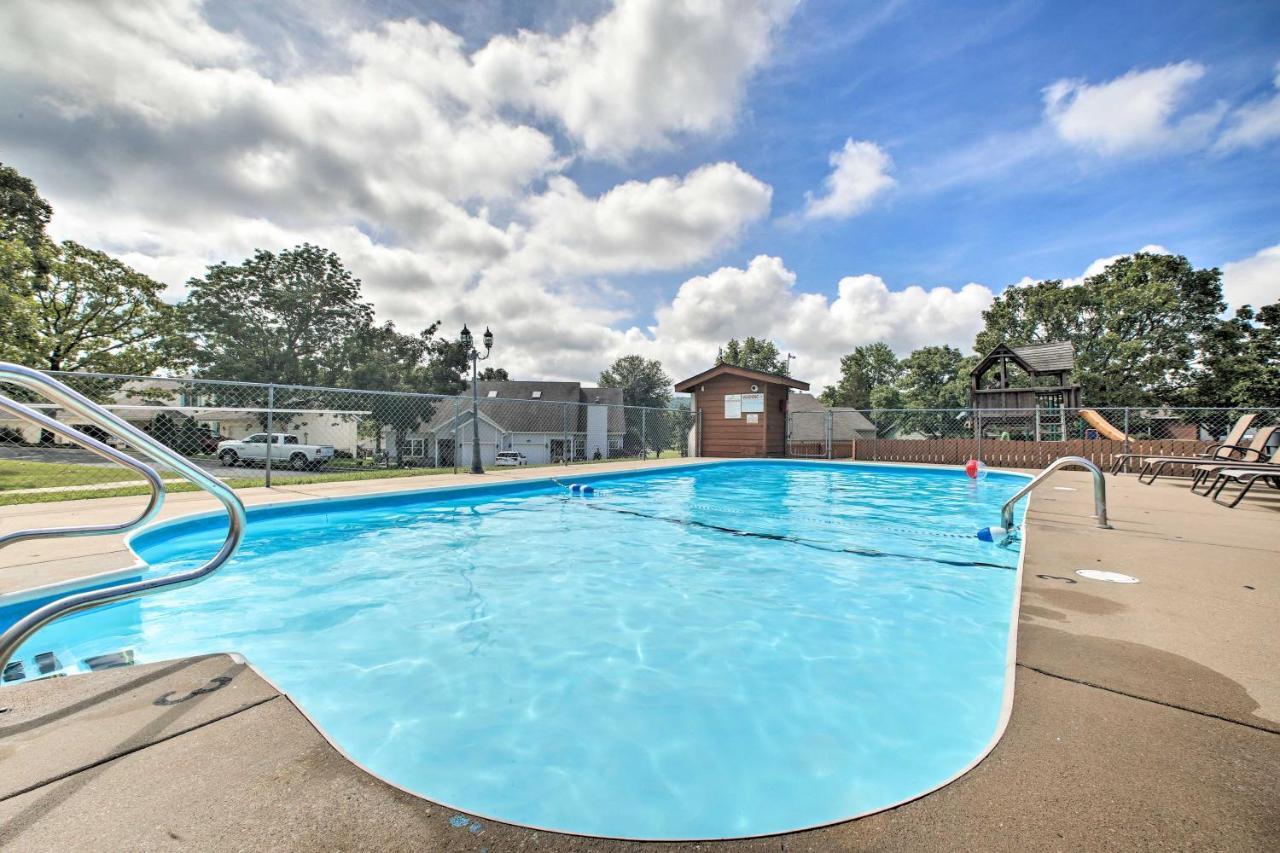 - 4 Miles From Landing! Apartment