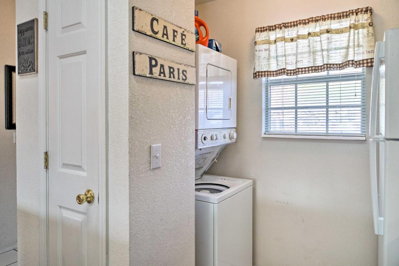 With Family Amenities, 3 Mi To Strip! Apartment *
