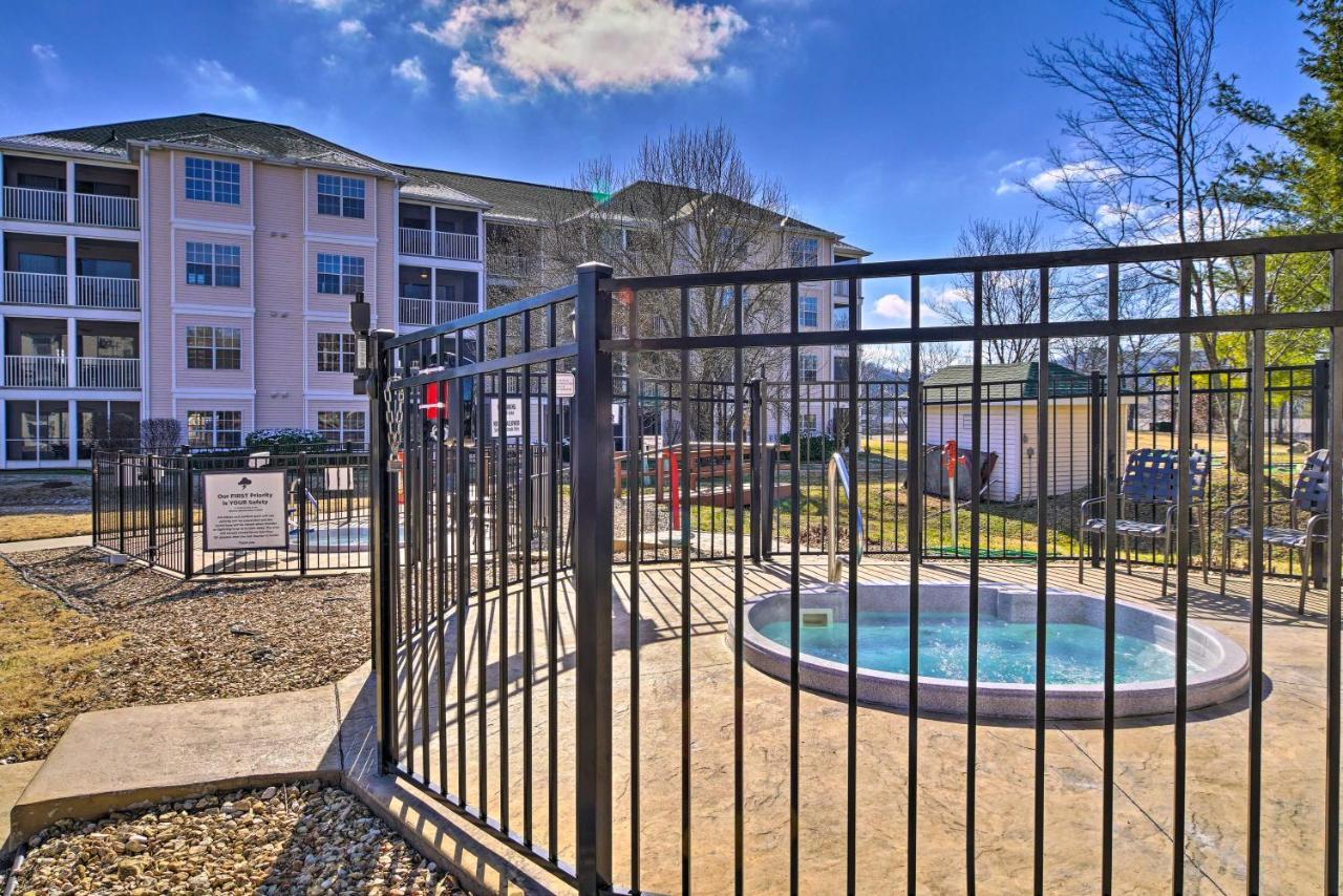With Family Amenities, 3 Mi To Strip! Apartment Branson
