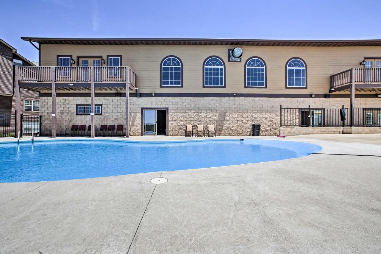 Luxe Retreat With Mtn Views And Pool Access! Branson