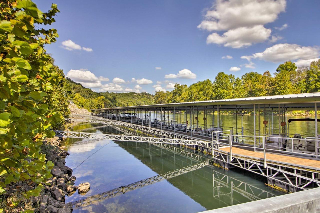 Family With Indoor Pool And Patio Branson