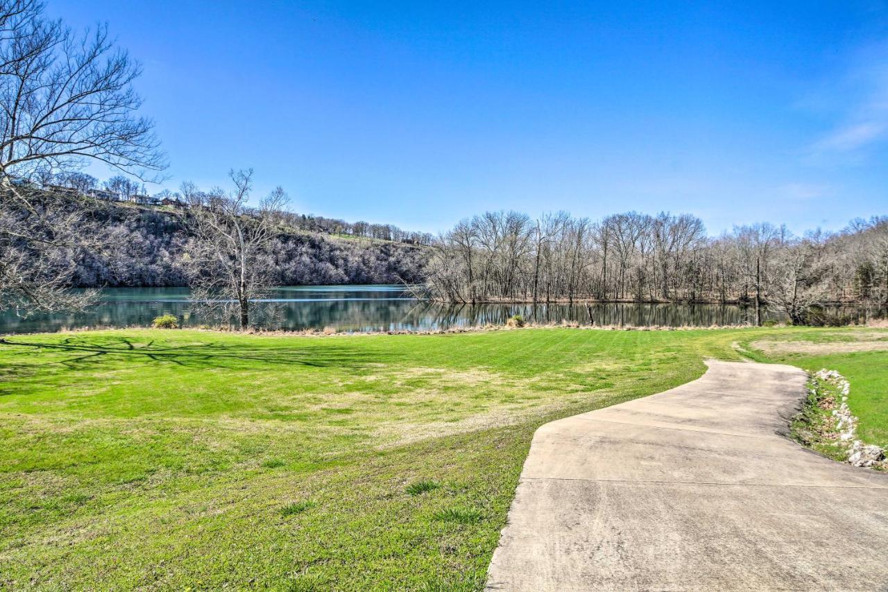 Holiday home The Cozy With Taneycomo Access! *