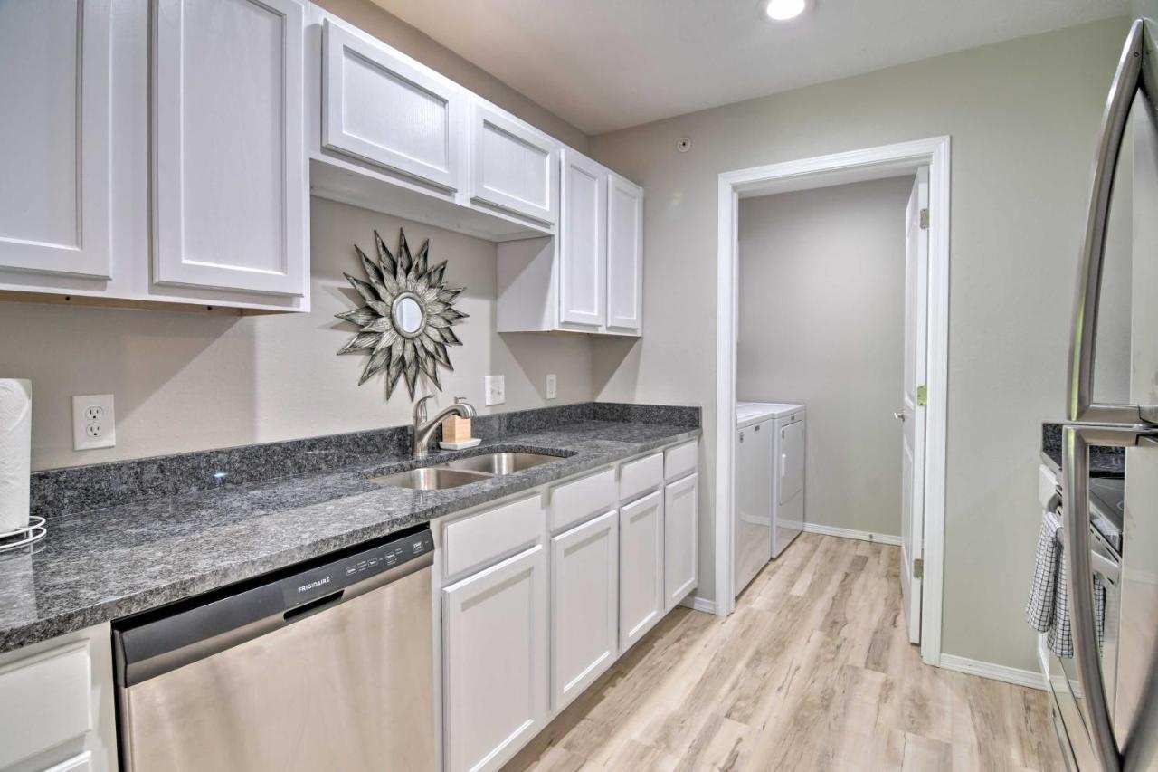 With Patio, 4 Mi To Silver Dollar City! Apartment