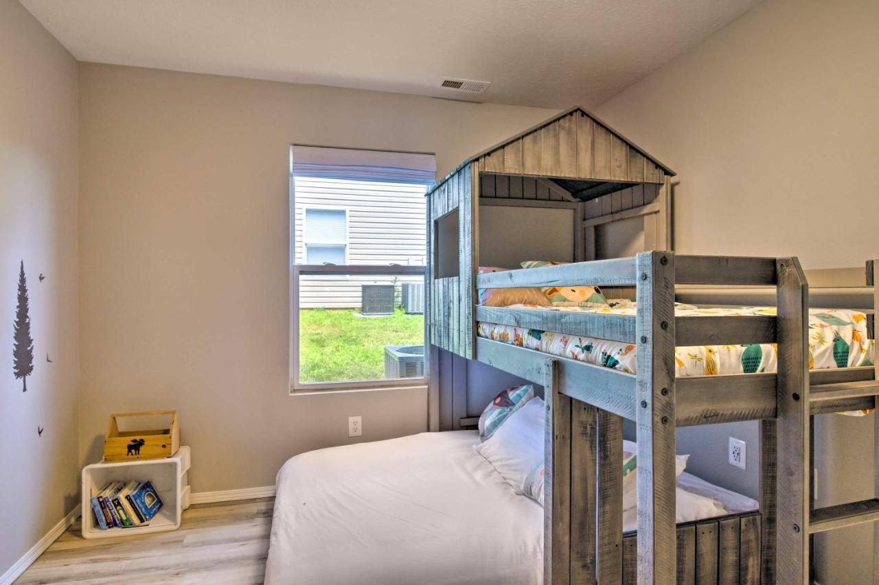 Apartment With Patio, 4 Mi To Silver Dollar City!