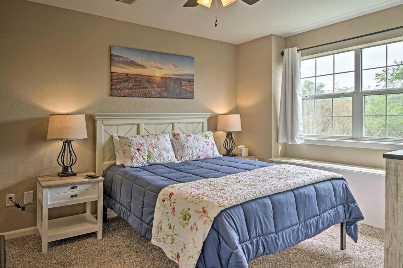 On Golf Course With Pool Access! Apartment