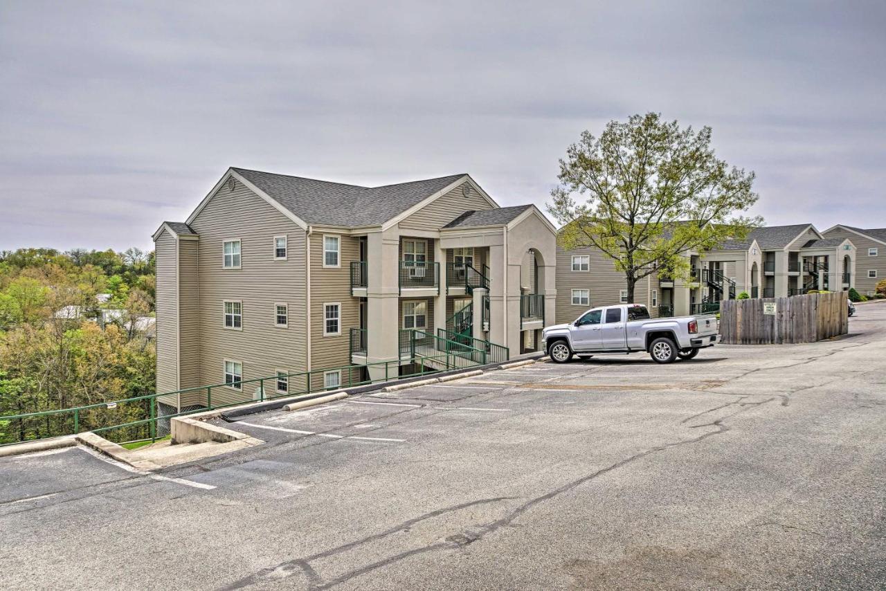 Apartment On Golf Course With Pool Access!