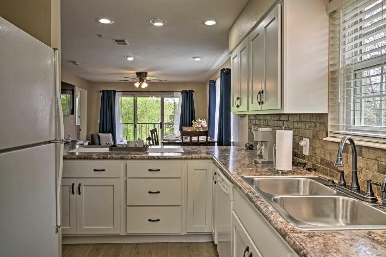 On Golf Course With Pool Access! Apartment Branson