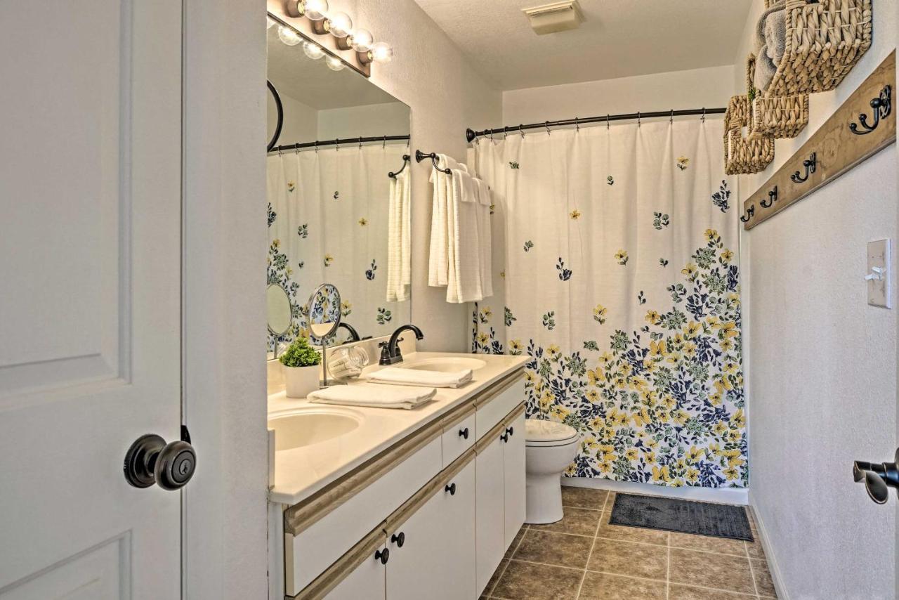 On Golf Course With Pool Access! Apartment Branson