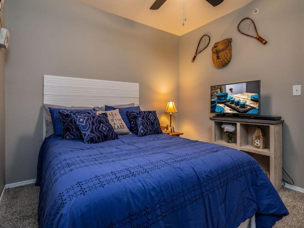 Lake Cove - Fun In Every Direction! Remodeled And Ready! Apartment *