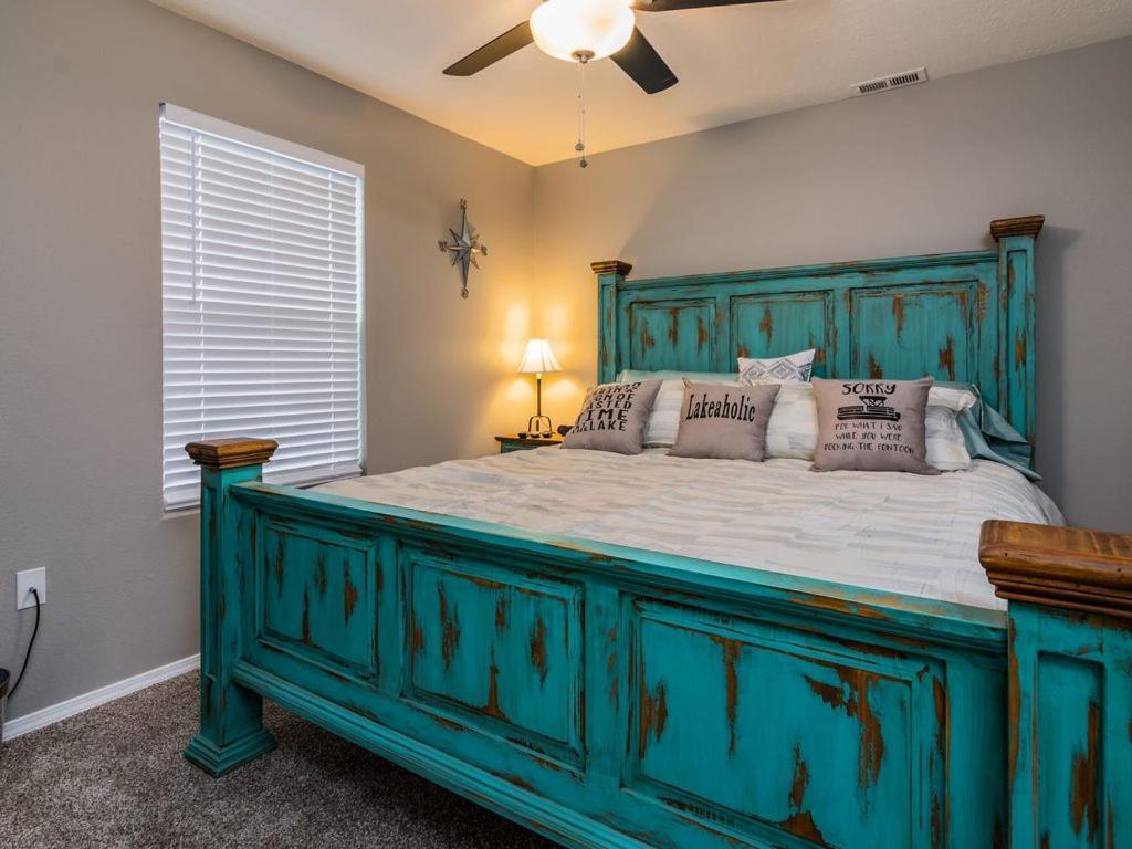 Apartment Lake Cove - Fun In Every Direction! Remodeled And Ready!