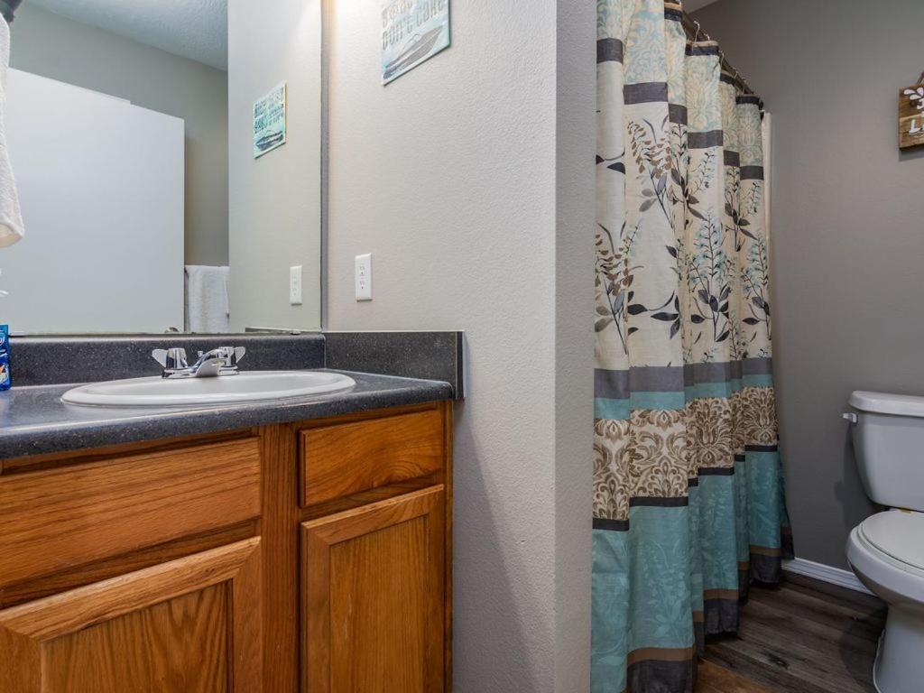 Apartment Lake Cove - Fun In Every Direction! Remodeled And Ready!