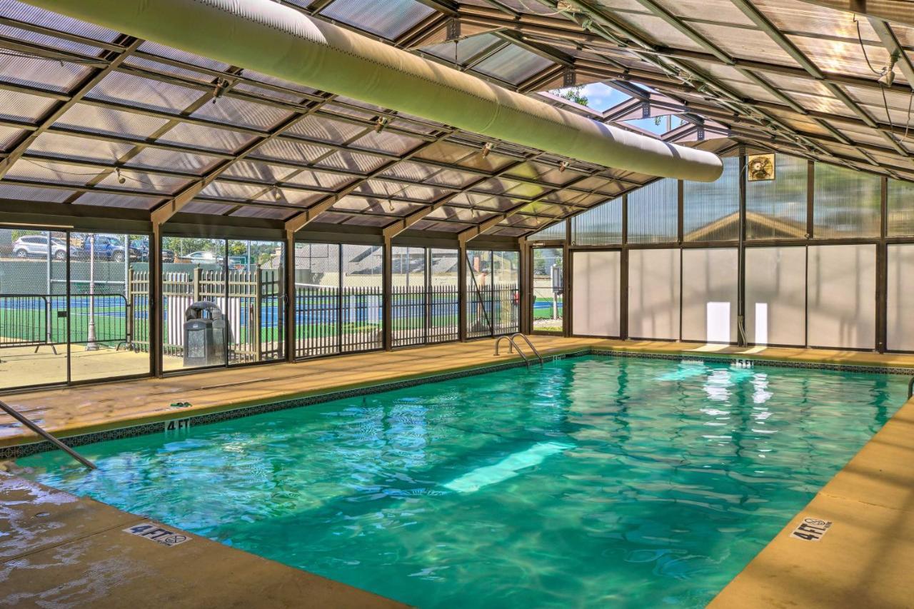 Pet-friendly Retreat With Pool And Golf Access Apartment Branson