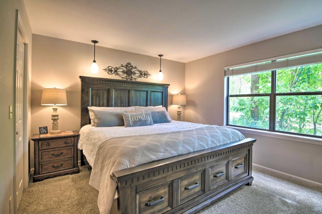Waterfront Family Less Than 5 Mi To Strip! Apartment *