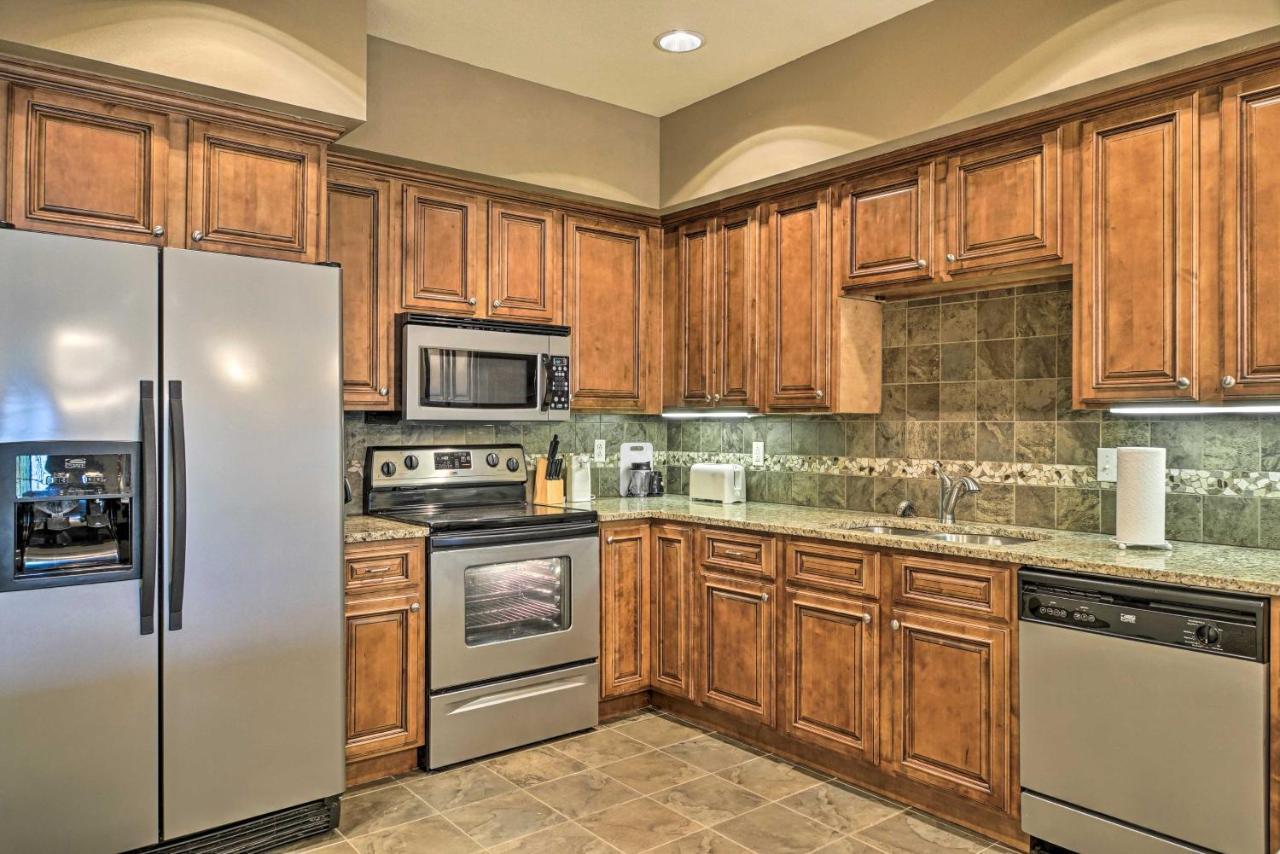 With Balcony, 3 Miles To Downtown Apartment *