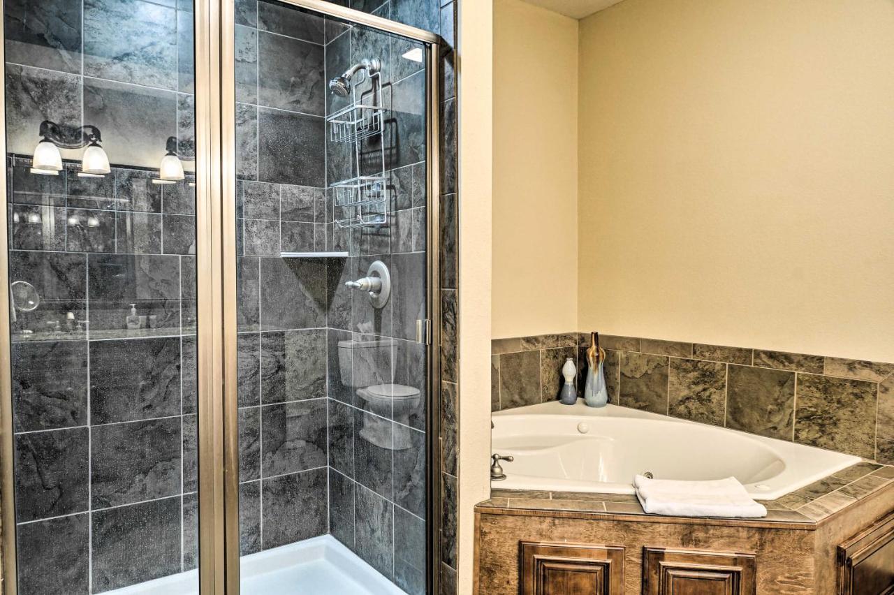 With Balcony, 3 Miles To Downtown *
