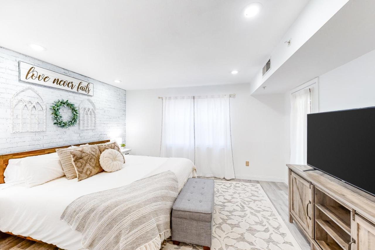 Lofty Retreat & Paradise Pointe Holiday home